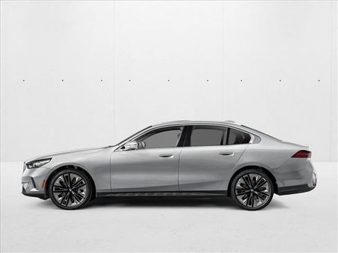 Used 2026 BMW 530i w/ M Sport Package RWD image 3