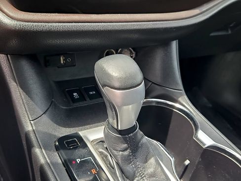 Used 2016 Toyota Highlander XLE AWD/4WD image 16
