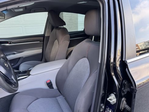 Used 2018 Toyota Camry LE image 16