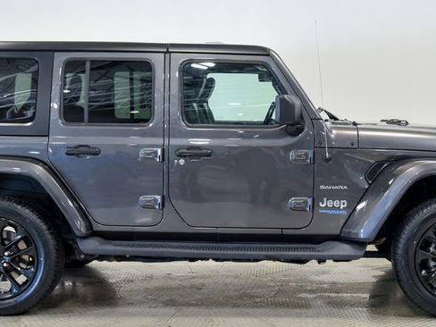 Used 2021 Jeep Wrangler Unlimited Sahara w/ Cold Weather Group AWD/4WD image 12