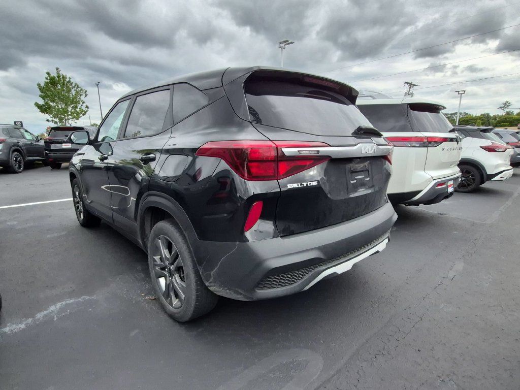 Used 2023 Kia Seltos LX AWD/4WD image 3
