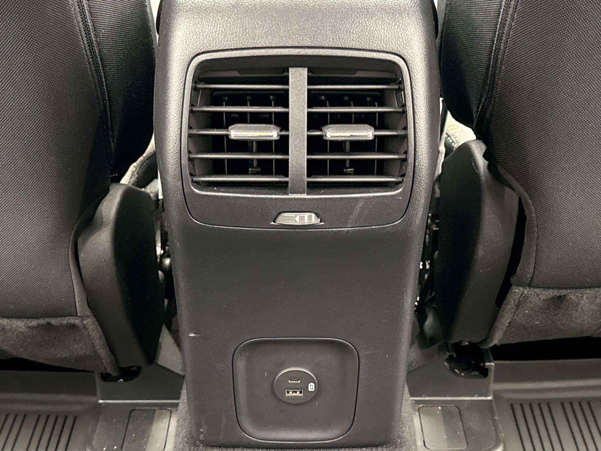 Used 2022 Ford Escape SE w/ SE Sport Appearance Package AWD/4WD image 16