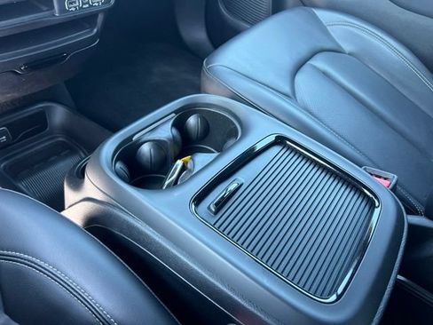 Used 2024 Chrysler Pacifica Limited FWD image 17