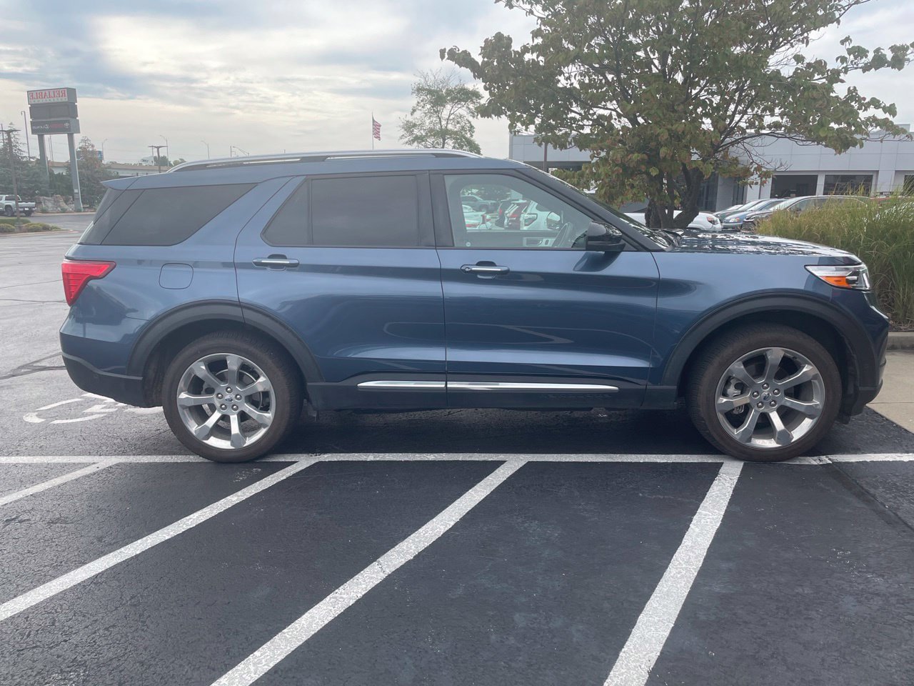Used 2020 Ford Explorer Platinum w/ Premium Technology Package AWD/4WD image 1