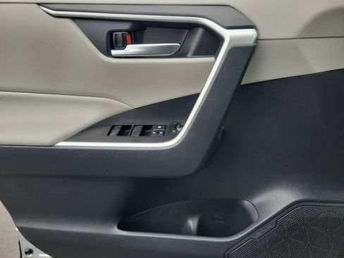 Used 2019 Toyota RAV4 XLE w/ Carpet Mat Package FWD image 20