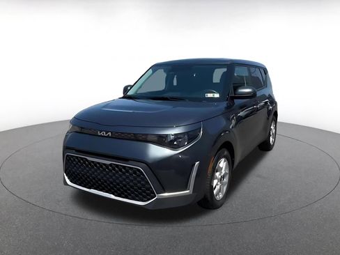 Used 2025 Kia Soul LX w/ LX Technology Package FWD image 6