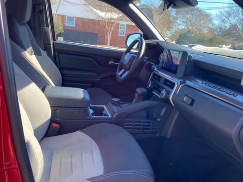 Used 2025 Toyota Tacoma TRD Off-Road image 17