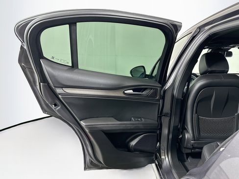 Used 2022 Alfa Romeo Stelvio Ti image 27