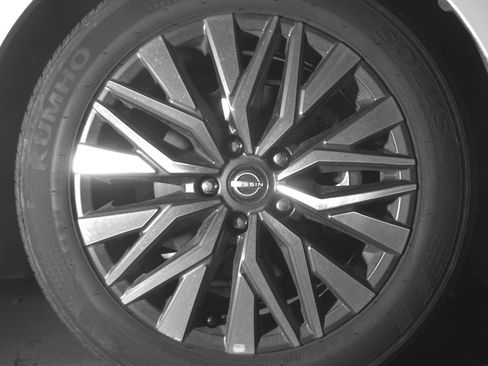 Used 2025 Nissan Altima 2.5 SV FWD image 13
