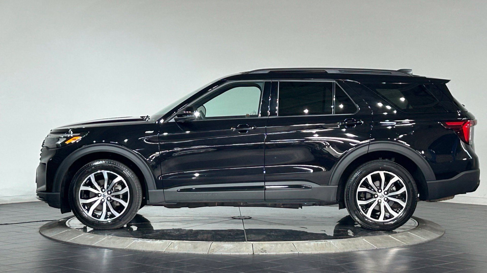 Used 2026 Ford Explorer ST-Line AWD/4WD image 6