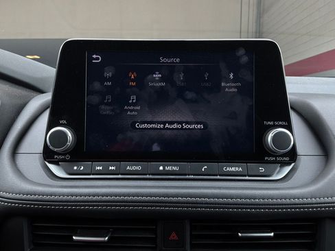 Used 2025 Nissan Rogue SV FWD image 30