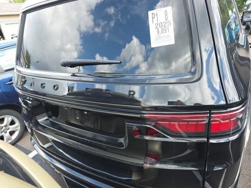 Used 2025 Jeep Wagoneer L Series II w/ Premium Group I AWD/4WD image 9