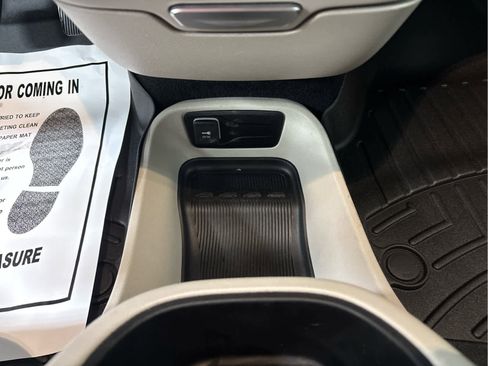 Used 2023 Chrysler Pacifica Touring-L image 20