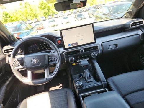 Used 2025 Toyota 4Runner TRD Off-Road Premium AWD/4WD image 9