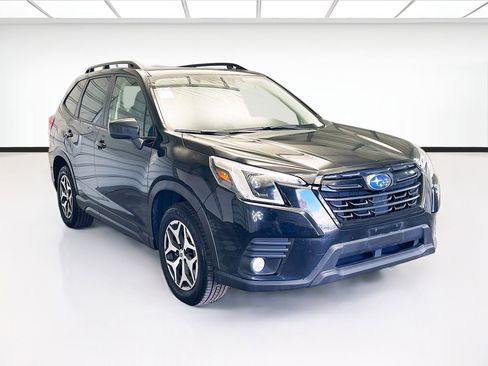 Used 2023 Subaru Forester Premium image 3