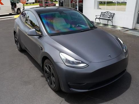 Used 2022 Tesla Model Y Long Range AWD/4WD image 19