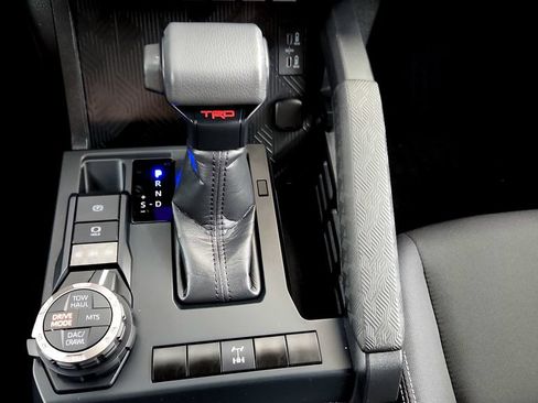 Certified 2024 Toyota Tacoma TRD Off-Road AWD/4WD image 27