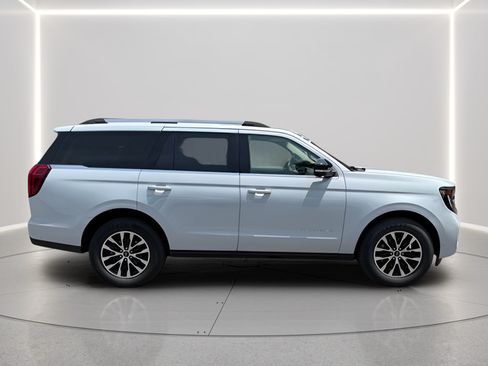 Used 2025 Ford Expedition Platinum AWD/4WD image 6