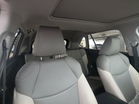Used 2021 Toyota RAV4 XLE w/ Convenience Package FWD image 31