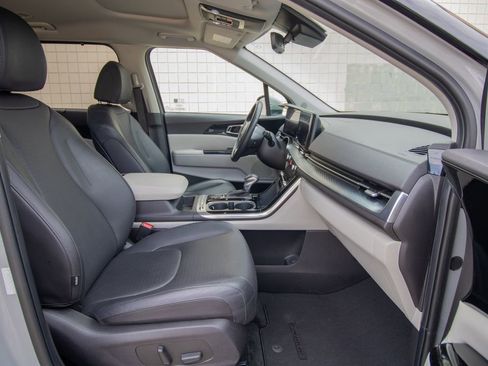 Used 2024 Kia Carnival SX Prestige image 27