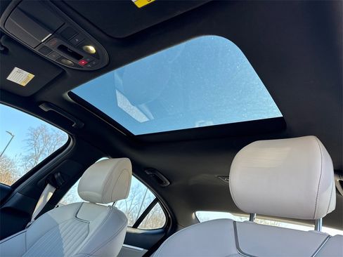 Used 2025 Genesis G70 2.5T w/ Sport Prestige Package image 32