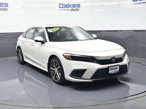 Used 2024 Honda Civic Touring image 2