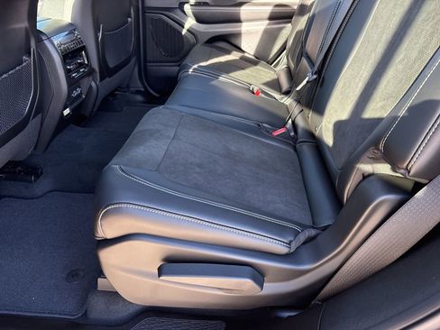 New 2025 Jeep Grand Cherokee L Altitude RWD image 19