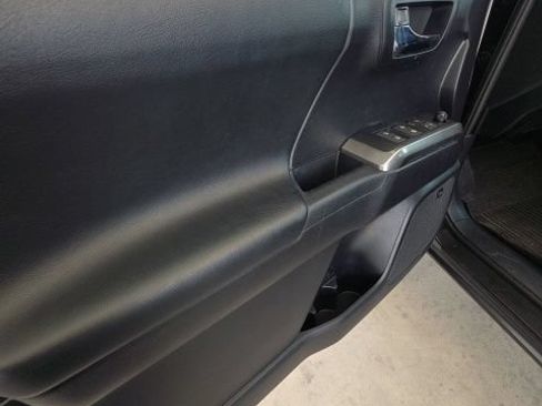 Used 2021 Toyota Tacoma Limited AWD/4WD image 13
