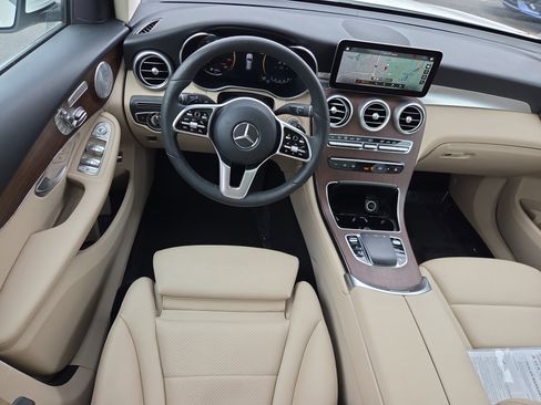 Used 2021 Mercedes-Benz GLC 300 4MATIC image 11