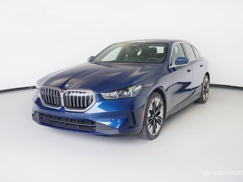Used 2026 BMW 530i RWD image 2