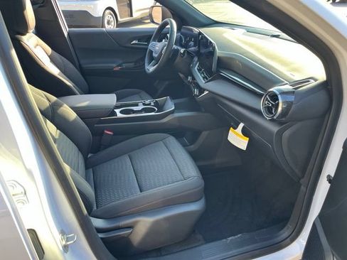 Used 2026 Chevrolet Equinox LT AWD/4WD image 21