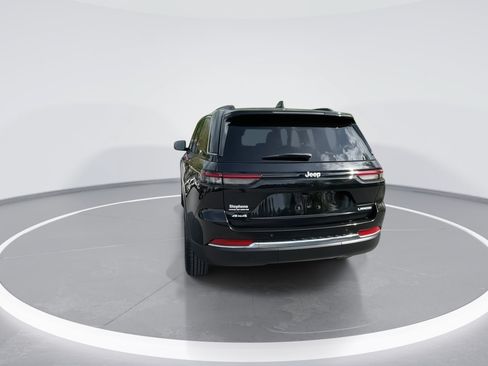 Used 2024 Jeep Grand Cherokee Laredo w/ Luxury Tech Group I AWD/4WD image 15
