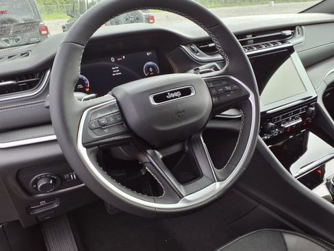 New 2025 Jeep Grand Cherokee L Altitude image 6