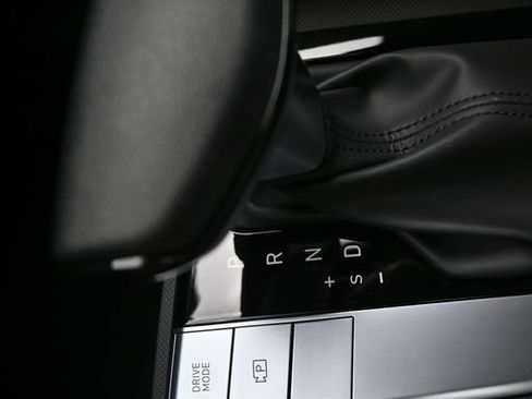 Used 2025 Hyundai Elantra SE FWD image 17