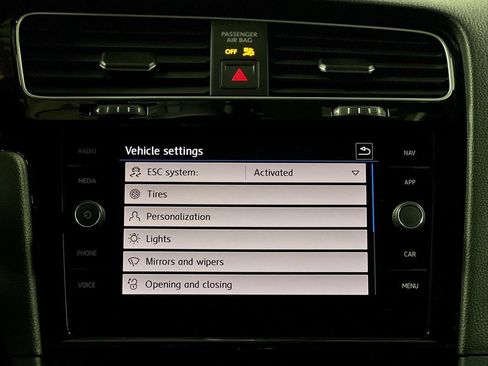Used 2019 Volkswagen Golf R 4-Door AWD/4WD image 28