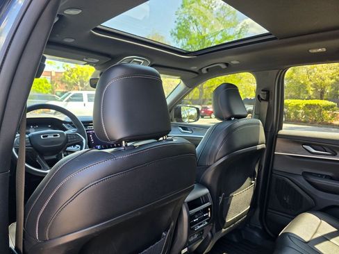 Used 2024 Jeep Grand Cherokee Limited w/ Black Appearance Package image 25