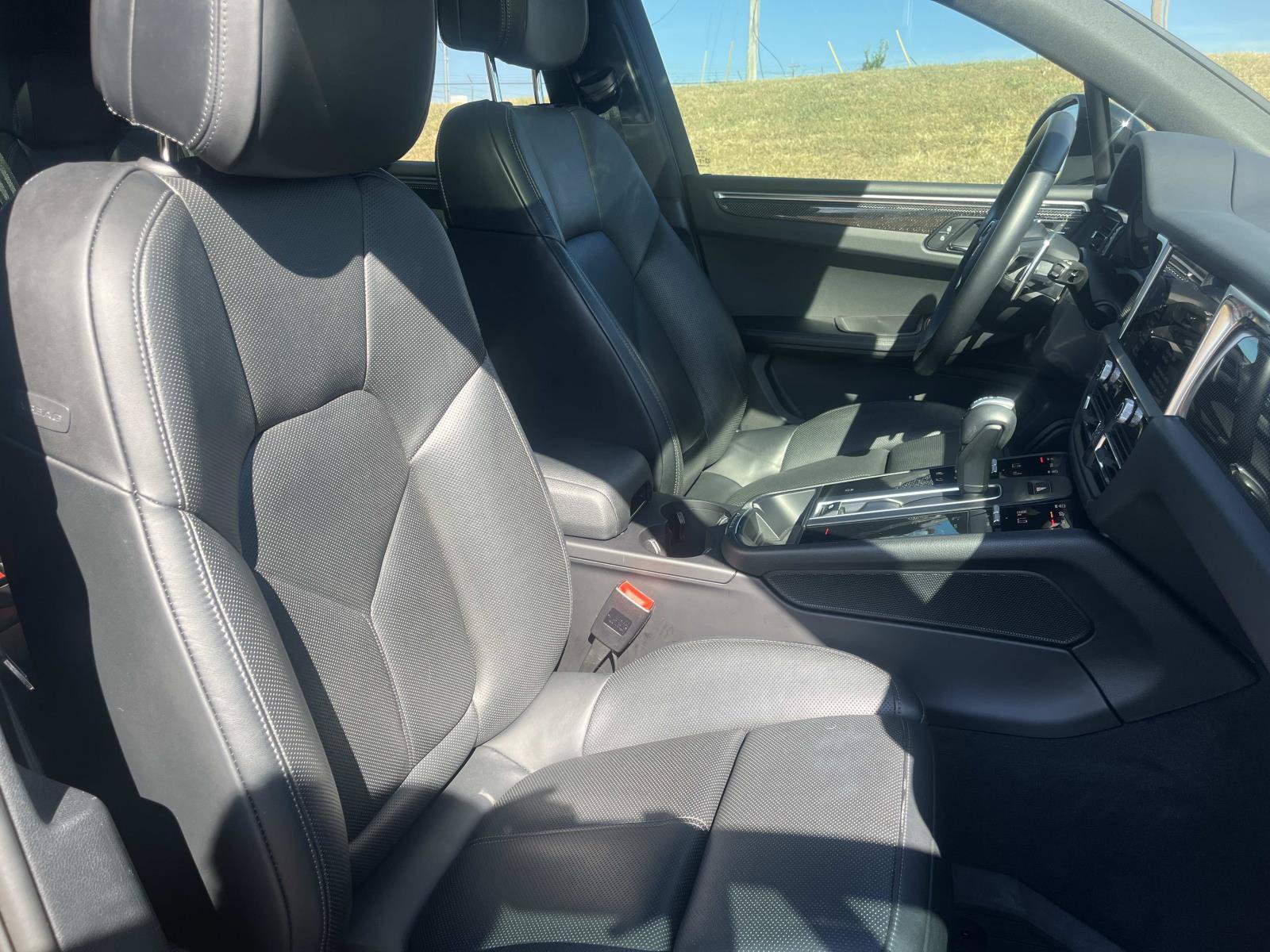 Used 2024 Porsche Macan AWD/4WD image 22