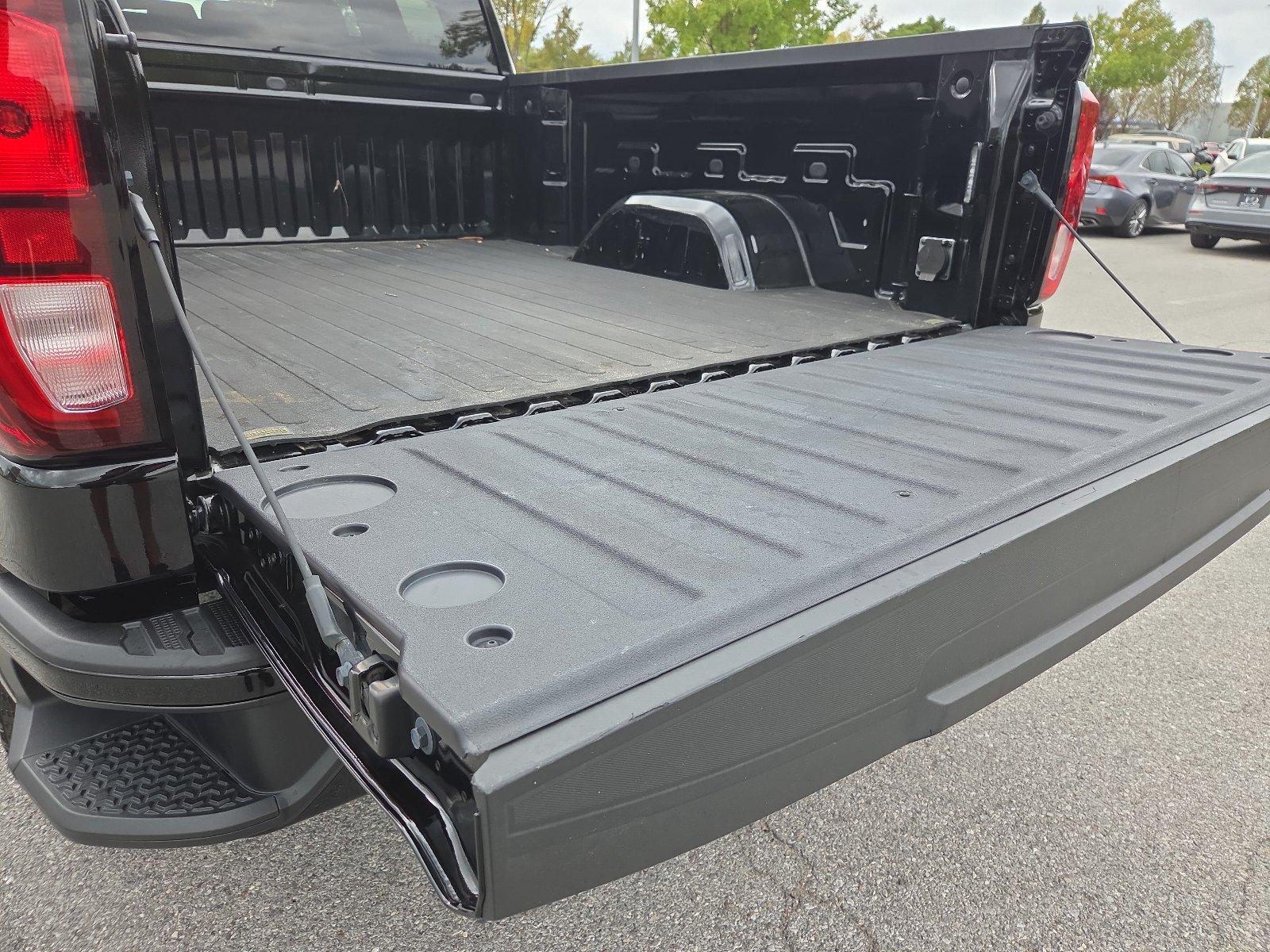 Used 2024 GMC Sierra 1500 Elevation AWD/4WD image 9