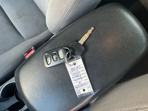 Used 2015 Hyundai Elantra SE FWD image 26