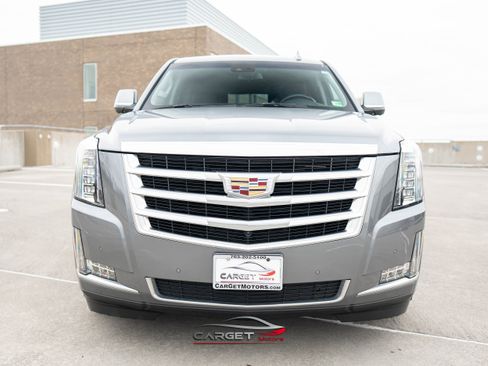 Used 2019 Cadillac Escalade ESV Luxury AWD/4WD image 2