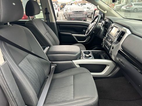 Used 2017 Nissan Titan SV image 29