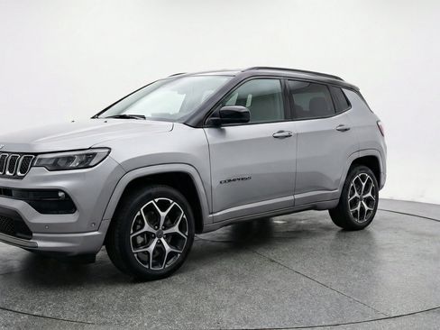 Used 2025 Jeep Compass Limited AWD/4WD image 3