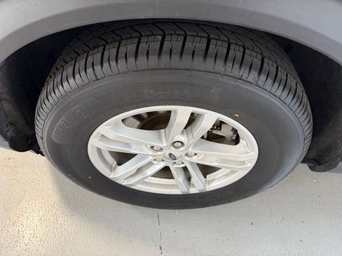 Used 2024 Ford Explorer XLT w/ Equipment Group 202A image 6