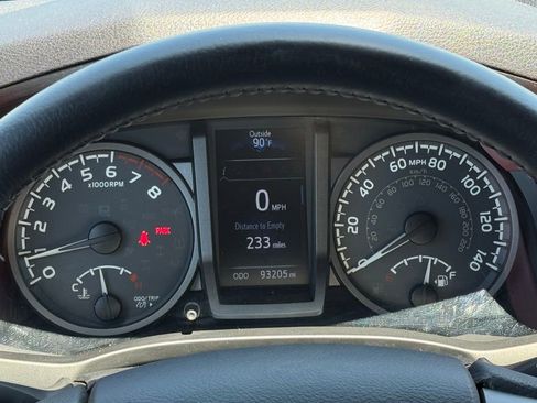 Used 2017 Toyota Tacoma TRD Off-Road AWD/4WD image 22