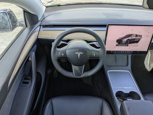 Used 2023 Tesla Model Y 2WD image 14