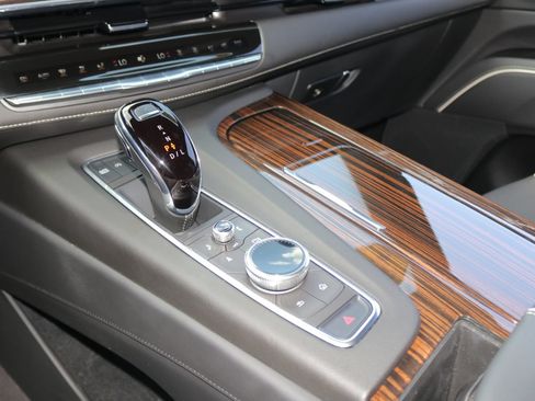 Certified 2023 Cadillac Escalade Premium Luxury w/ LPO, Radiant Package AWD/4WD image 24
