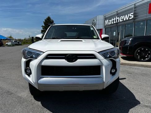 Used 2022 Toyota 4Runner TRD Off-Road AWD/4WD image 2