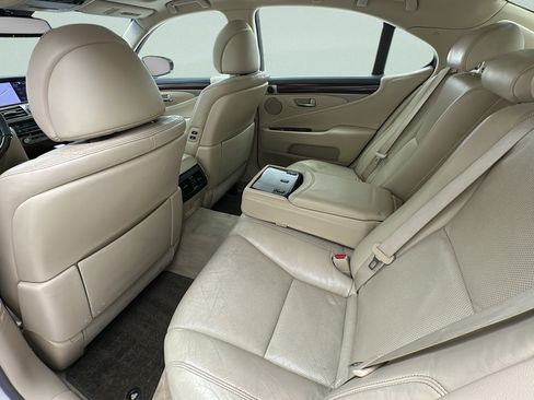 Used 2014 Lexus LS 460 AWD w/ Comfort Package image 8