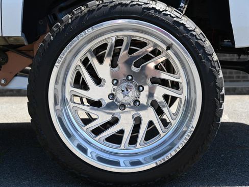 Used 2019 Chevrolet Suburban LT AWD/4WD image 51