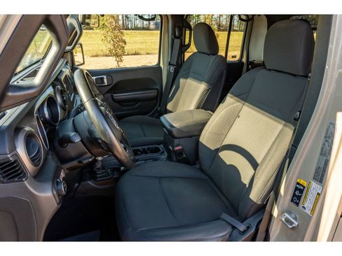 Used 2020 Jeep Gladiator Sport w/ Quick Order Package 24S image 11